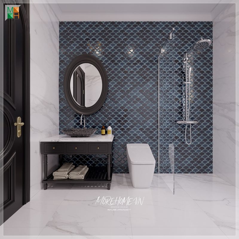 Phòng tắm trở nên ấn tượng nhờ bức tường ốp gạch vảy cá màu xanh đen